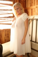 Kelly Madison - Alone in the Attic | Picture (2)