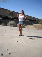 Kelly Madison - Doing it in the Desert | Picture (4)