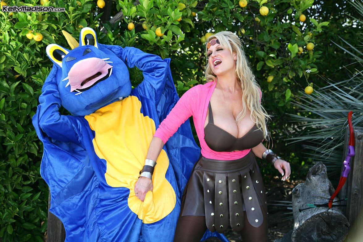 Kelly Madison - How To Blow Your Dragon | Picture (9)