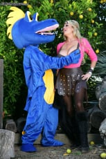 Kelly Madison - How To Blow Your Dragon | Picture (8)