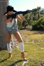 Kelly Madison - Shootin' Wabbits | Picture (3)
