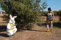 Kelly Madison - Shootin' Wabbits | Picture (7)