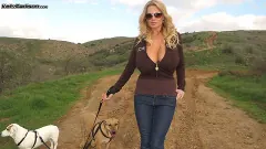 Kelly Madison - Titty Trecking | Picture (4)